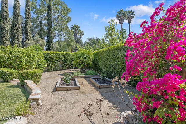 758 Camino Dos Rios, Thousand Oaks CA: https://media.crmls.org/mediaz/576584de-35ae-44d3-8653-03ca0e49a8e4.jpg