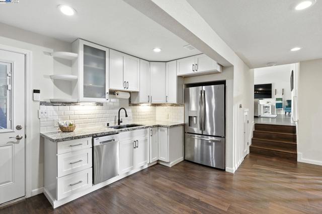 2740 Mohawk Cir, San Ramon CA: https://media.crmls.org/mediaz/5766037d-c178-4d34-9672-6f6ada3f89d3.jpg