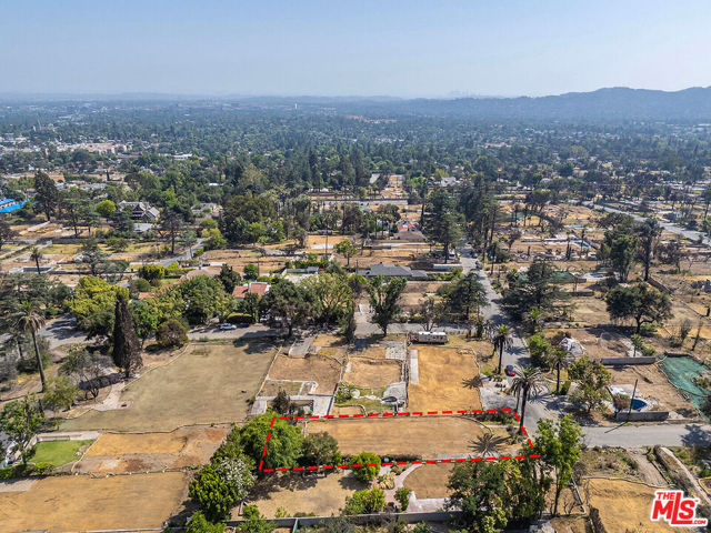 2876 Saint James Place, Altadena CA: https://media.crmls.org/mediaz/57663181-19b1-4b11-ba12-6901697c934c.jpg