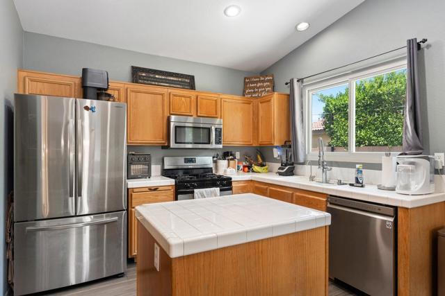 69867 Kent Place, Cathedral City CA: https://media.crmls.org/mediaz/576677e8-3769-4103-a8dc-d14894685df2.jpg