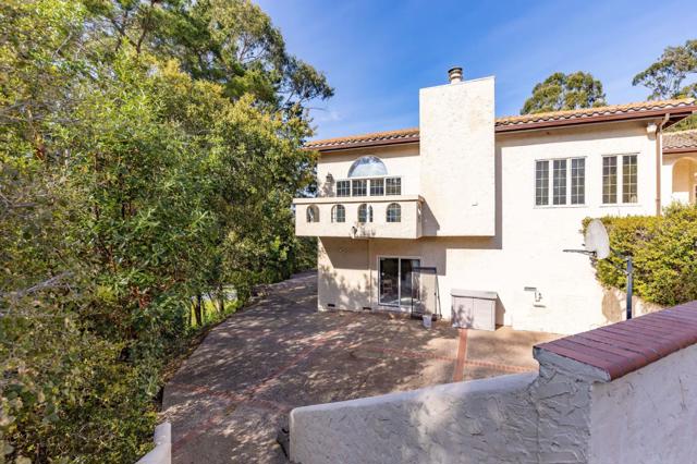 1035 Macadamia Drive, Hillsborough CA: https://media.crmls.org/mediaz/5766e9e7-5441-485d-bd4b-195e0bec5c67.jpg