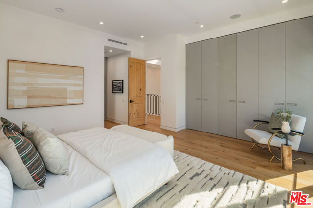 636 N Kilkea Drive, Los Angeles CA: https://media.crmls.org/mediaz/5767869e-431c-43f7-b28a-24ded9dbc2bb.jpg