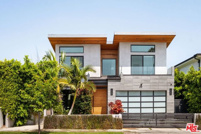 816 N Stanley Avenue, Los Angeles CA: https://media.crmls.org/mediaz/57679128-cb82-47ff-8df7-5efdcc4bf191.jpg