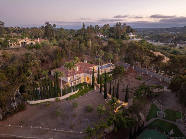459 Flores De Oro, Rancho Santa Fe CA: https://media.crmls.org/mediaz/5767a83a-3a99-4330-ad3f-23364e0a9775.jpg