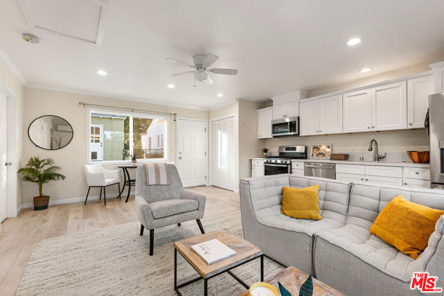 11536 Otsego Street, Valley Village CA: https://media.crmls.org/mediaz/5767aa1b-657b-4174-9f40-5c44d38cb3b2.jpg