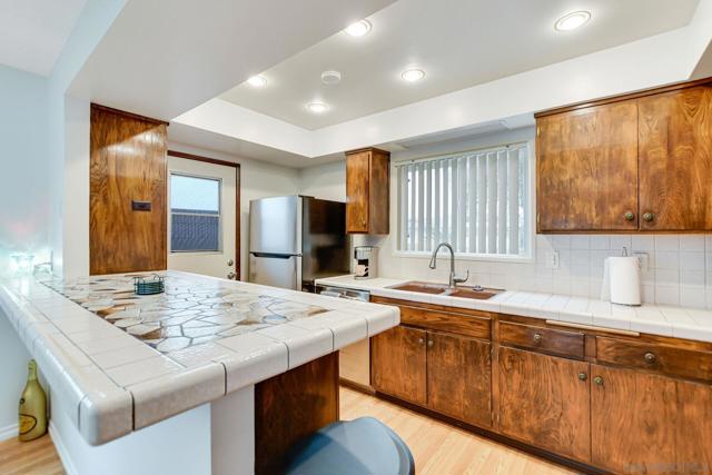 11518 205th St, Lakewood CA: https://media.crmls.org/mediaz/576876af-2310-49d5-aab8-66d9edd817c9.jpg
