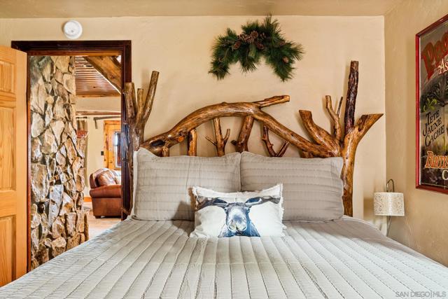 43133 Sheephorn Rd, Big Bear CA: https://media.crmls.org/mediaz/5768b5b3-0615-4034-8f63-b75349a0f0ae.jpg