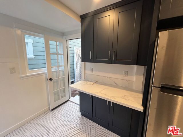 421 Grand Boulevard, Venice CA: https://media.crmls.org/mediaz/57691ca7-ca01-491a-8a82-9fc9e39612cb.jpg
