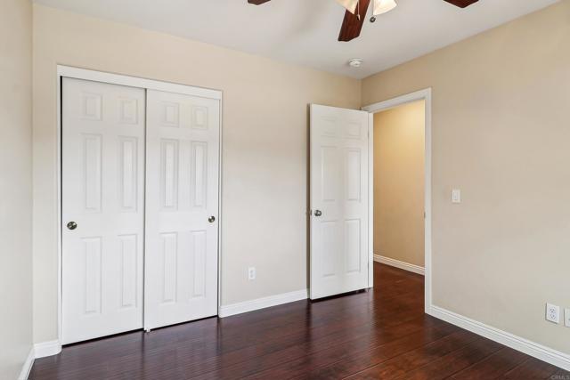 1215 Weaver St, San Diego CA: https://media.crmls.org/mediaz/5769331d-cb90-4ab5-bb82-3050bef9567d.jpg