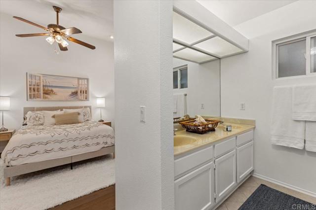 4772 Gateshead Road, Carlsbad CA: https://media.crmls.org/mediaz/57693806-2db1-490a-837e-b5e9c792902e.jpg