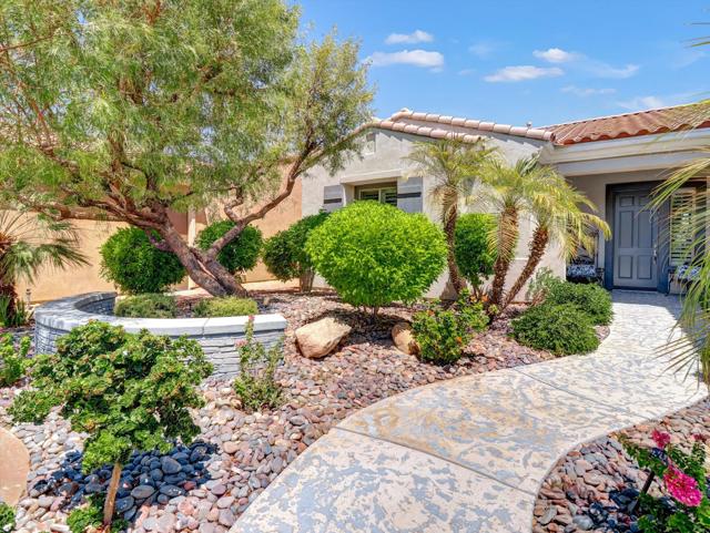 40882 Calle Claro, Indio CA: https://media.crmls.org/mediaz/576941d8-6c1c-4462-a596-c7461639ff13.jpg