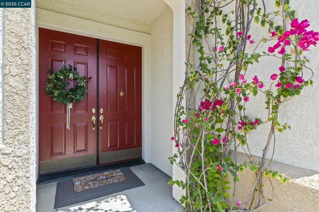 631 Summerwood Dr, Brentwood CA: https://media.crmls.org/mediaz/57699706-e31b-4a7b-816c-c493d2e70b08.jpg