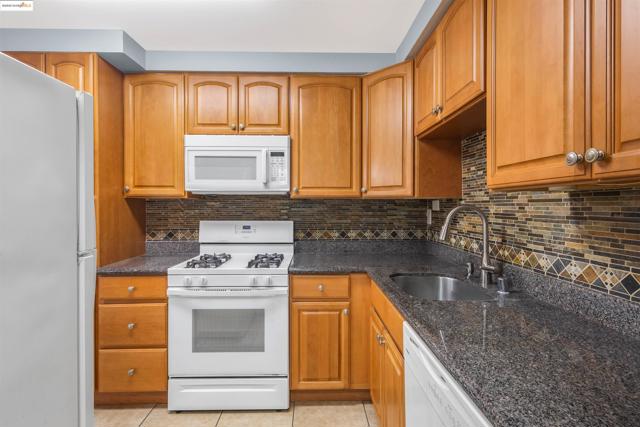 56 Amelia Way, Pittsburg CA: https://media.crmls.org/mediaz/576af7cc-1dcd-473d-af2b-b33de3530e56.jpg