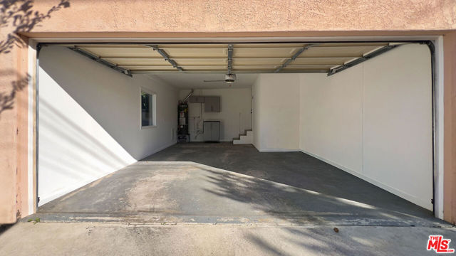 4427 S Wilton Place, Los Angeles CA: https://media.crmls.org/mediaz/576b3a5b-36a0-48f2-a17c-361e5ef5c540.jpg