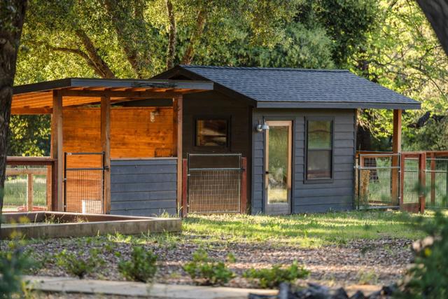 10555 Watsonville Road, Gilroy CA: https://media.crmls.org/mediaz/576b4bc9-9028-470f-a8e5-bee1c708eb68.jpg