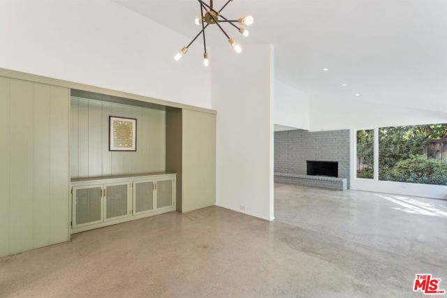 13443 Bayliss Road, Los Angeles CA: https://media.crmls.org/mediaz/576b5c41-4d22-4725-b813-13080acfb445.jpg