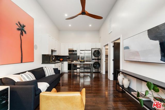 1225 S Cloverdale Avenue, Los Angeles CA: https://media.crmls.org/mediaz/576b6a5b-3007-4418-8ad3-e750c44d8d2c.jpg