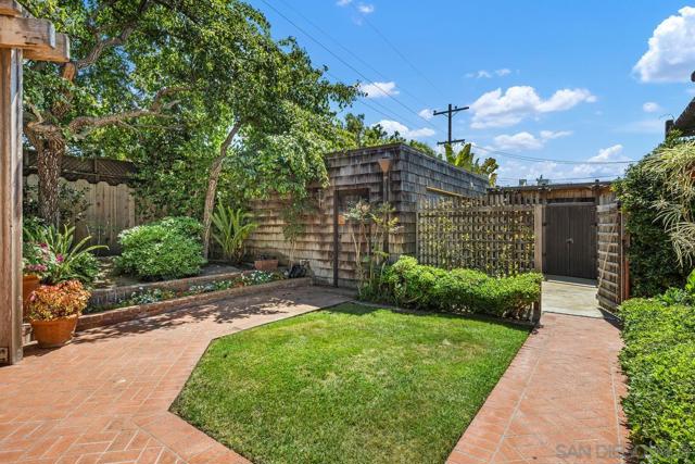 335 Fern Glen, La Jolla CA: https://media.crmls.org/mediaz/576cfe9e-53ca-4fdf-b31c-2604321e89f7.jpg