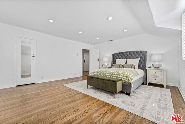 217 17th Street, Santa Monica CA: https://media.crmls.org/mediaz/576d5760-f38e-436a-85fc-361ecfae2d16.jpg