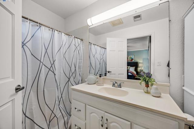 394 Encino, Livermore CA: https://media.crmls.org/mediaz/576d7a8a-b9bf-41ca-bded-f55564d7de2b.jpg