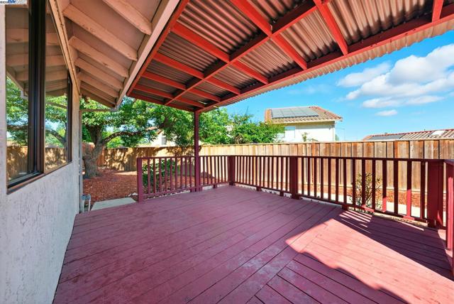 2524 Brazil Ct, Antioch CA: https://media.crmls.org/mediaz/576dc665-6c24-4453-8bf2-acce44dc37cc.jpg
