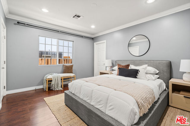 3745 Veteran Avenue, Los Angeles CA: https://media.crmls.org/mediaz/576e0639-39e4-43c5-9c91-a645f83fac9b.jpg