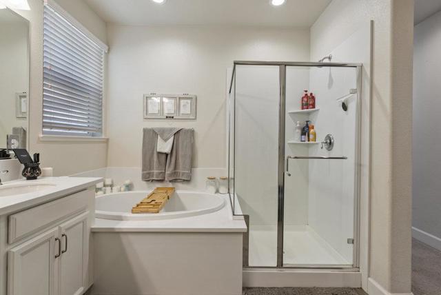 471 Segovia Drive, Hollister CA: https://media.crmls.org/mediaz/576e1af5-0a65-44bb-af08-67ac1e43ba2f.jpg