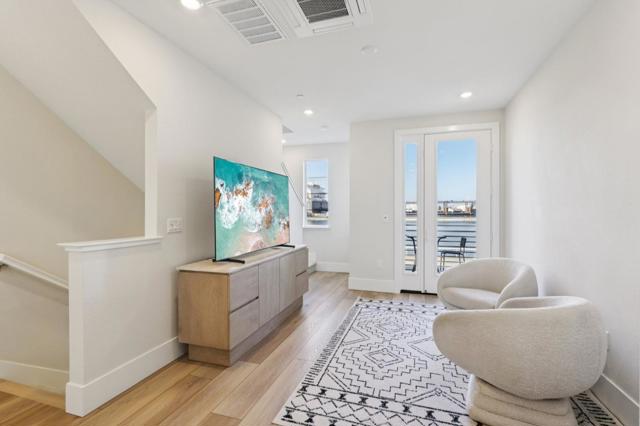 473 Sentinel Drive, Alameda CA: https://media.crmls.org/mediaz/576e6cae-6b67-49db-8943-5b774357d7a2.jpg