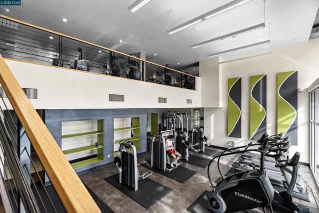 311 Oak St, Oakland CA: https://media.crmls.org/mediaz/576e98bd-4277-4ddf-a5c5-37e65b2abbc3.jpg