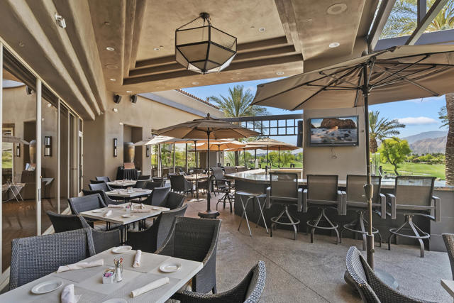 379 Tomahawk Drive, Palm Desert CA: https://media.crmls.org/mediaz/576ed4cd-4759-4a19-884d-cbae229b34ab.jpg