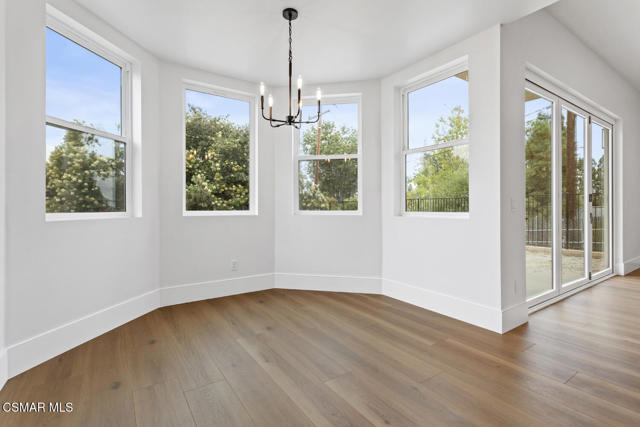 295 Toyon Court, Thousand Oaks CA: https://media.crmls.org/mediaz/576f08ba-df5f-4f25-9ea1-76459726c985.jpg