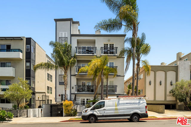 11826 Dorothy Street, Los Angeles CA: https://media.crmls.org/mediaz/576ff83a-4789-4bcc-a3d1-0845eff56ed7.jpg