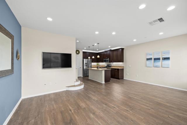 1800 Saltaire Place, San Diego CA: https://media.crmls.org/mediaz/5770266a-6d9c-41d4-8a0a-60197353aab1.jpg