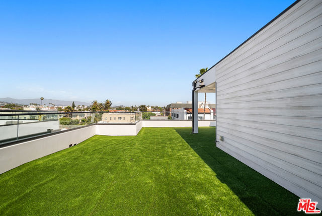 733 N Gramercy Place, Los Angeles CA: https://media.crmls.org/mediaz/5770273a-c992-49af-b08a-21f84f77fc21.jpg