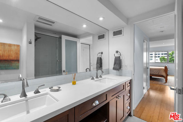 10701 Wilshire Boulevard, Los Angeles CA: https://media.crmls.org/mediaz/5770355c-36b6-4250-a25b-f469c8e46c3e.jpg