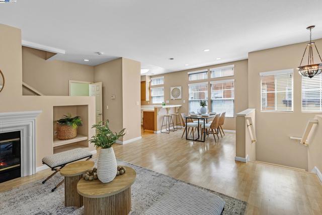 3463 Ellery Cmn, Fremont CA: https://media.crmls.org/mediaz/57703756-6c4a-4ceb-bd7d-c739766394d8.jpg