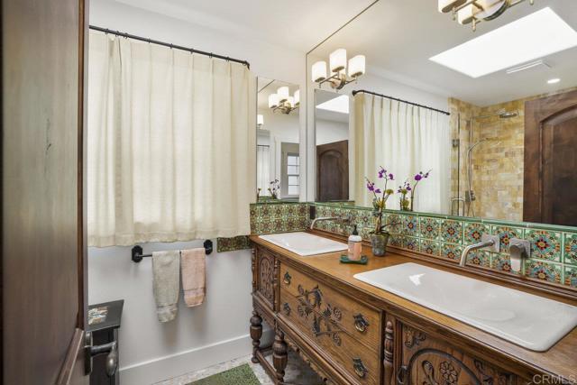 308 Sunset Drive, Encinitas CA: https://media.crmls.org/mediaz/57708c3d-a63b-4870-a8d2-8cb8e343bd15.jpg
