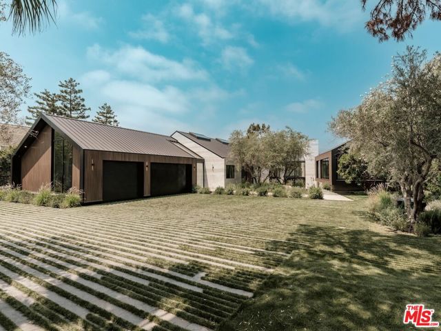 2555 La Mesa Drive photo 1