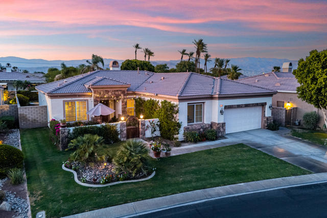 79976 Castille Drive, La Quinta CA: https://media.crmls.org/mediaz/5770ace1-e49b-4d1c-8f25-6bbc9855e434.jpg