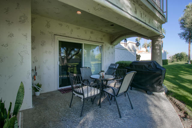 115 Desert Falls Dr. East E Drive, Palm Desert CA: https://media.crmls.org/mediaz/5770e3ea-1ea8-4763-99b2-ff3b892d9e56.jpg