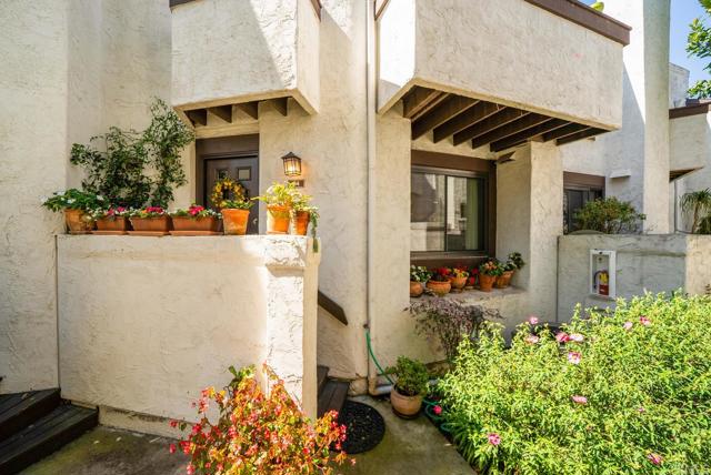 2253 Caminito Pescado, Ocean Beach (San Diego) CA: https://media.crmls.org/mediaz/5770eecb-592d-4c2b-b0cc-de8eaeb312bb.jpg