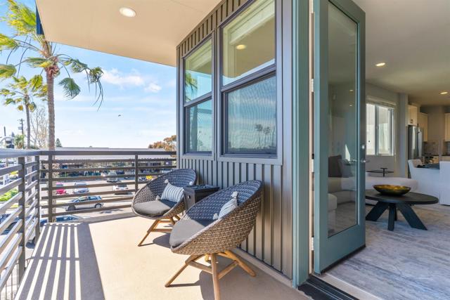 Detail Gallery Image 16 of 34 For 1573 Vista Del Mar Way #4,  Oceanside,  CA 92054 - 3 Beds | 3/1 Baths