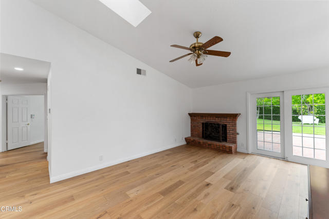 6861 Aviano Drive, Camarillo CA: https://media.crmls.org/mediaz/5772271f-c38e-4ee0-aa61-ee04481c935b.jpg