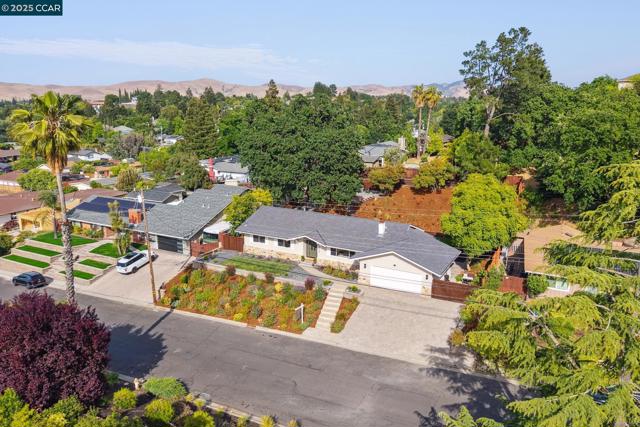3739 Northridge Dr, Concord CA: https://media.crmls.org/mediaz/57724120-ffc4-4ea4-85b9-c37cfe6e0cfe.jpg