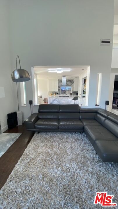 7511 W 81st Street, Playa del Rey CA: https://media.crmls.org/mediaz/57732bb6-b309-44ba-8c60-f9f8e66257c8.jpg