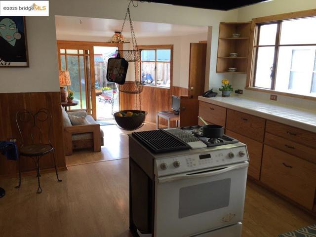 986 Kains Ave, Albany CA: https://media.crmls.org/mediaz/577354ac-97e0-45f7-b915-cd4145604d2a.jpg