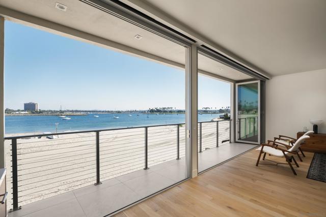 2841 Bayside Walk, San Diego CA: https://media.crmls.org/mediaz/577358b9-9913-4455-a5dc-86564faa33ee.jpg