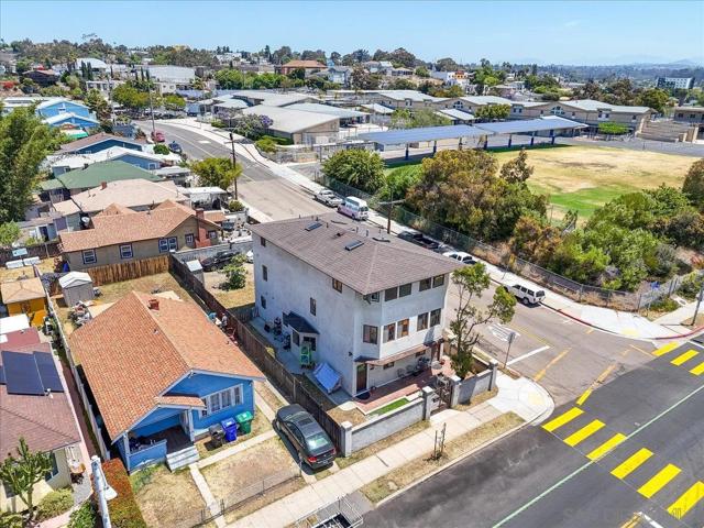 2832 34 K St, San Diego CA: https://media.crmls.org/mediaz/5773716d-6109-403b-a20a-5bdbf2f01466.jpg