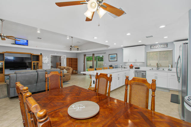 27250 Nortada Drive, Cathedral City CA: https://media.crmls.org/mediaz/5773d5a4-c442-4bbf-b408-7c476c75efe0.jpg