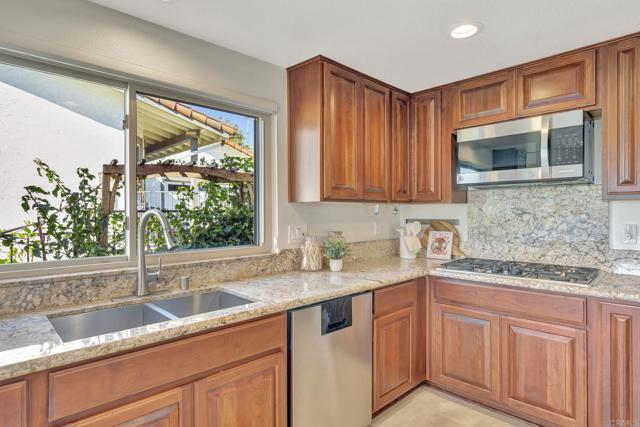 Detail Gallery Image 14 of 38 For 2109 N Nutmeg St, Escondido,  CA 92026 - 3 Beds | 2 Baths